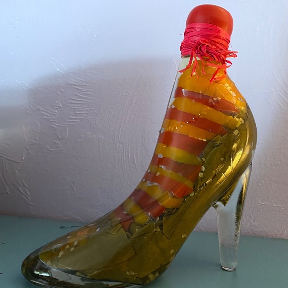 Vintage Clear Glass Stiletto High Heel Bottle 9.5" Filled Decanter Garlic Leaves - Picture 4 of 7